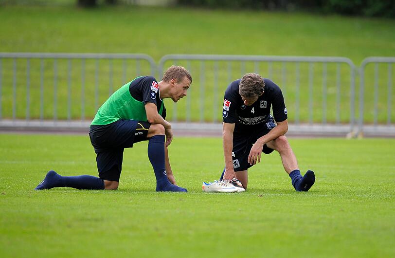 Sprinten steht bei den Löwen auf dem Programm: So hart schuften die Spieler im Trainingslager in Oberstaufen.