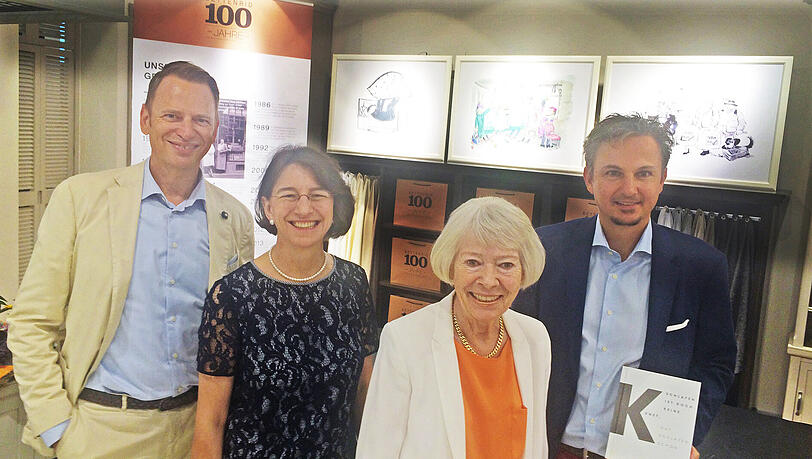 Das Buch zum Jubiläum 100 Jahre Bettenrid (v. l.): Robert Waloßek,
Michaela Pichtlbauer, Helga Rid, Hans-Diether Dörfler. Das Buch zum Jubiläum 100 Jahre Bettenrid (v. l.): Robert Waloßek,
Michaela Pichtlbauer, Helga Rid, Hans-Diether Dörfler.