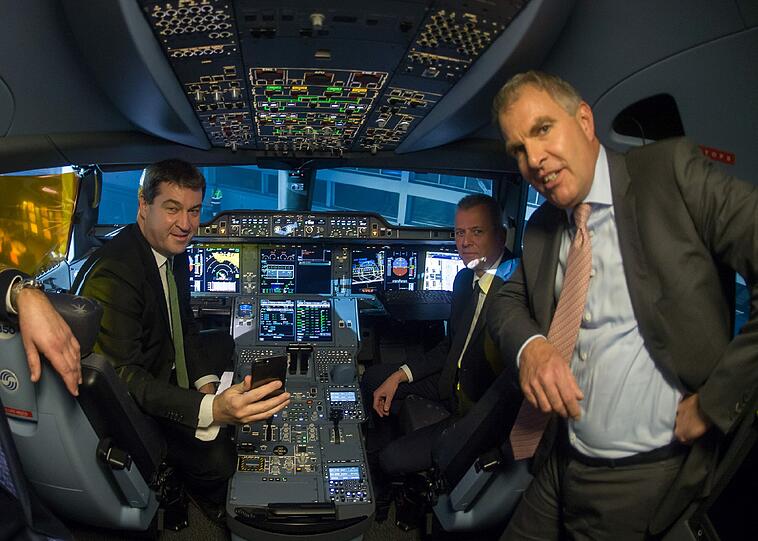Der bayerische Finanzminister Markus Söder (l-r), der Nürnberger Oberbürgermeister Ulrich Maly und der Lufthansa-Chef Carsten Spohr.