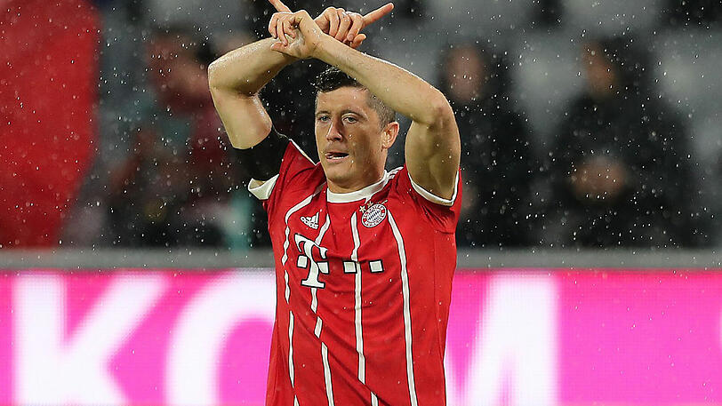 ROBERT LEWANDOWSKI: Verpasste Tolissos Pfostenabpraller nur knapp. Versenkte den an ihm verursachten Videobeweis-Elfer sicher. Note: 3