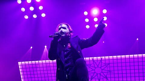 Corey Taylor und die früheren Bürgerschrecks von "Slipknot" tragen live noch immer Masken. Aber heute sind sie eher Showelemente in einem durchinszenierten Konzert.