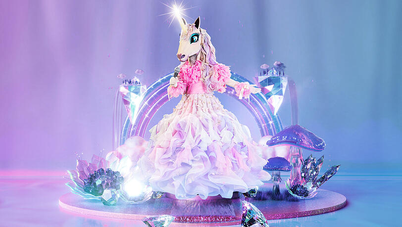 "The Masked Singer": Welcher Promi steckt unter dem Einhorn-Kostüm?