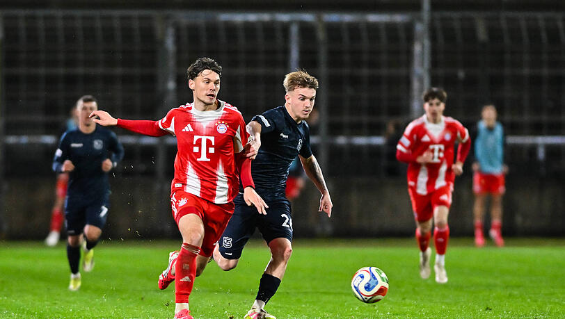 Werden weiterhin an der Regionalliga teilnehmen: Die Bayern-Amateure um Louis Richter.