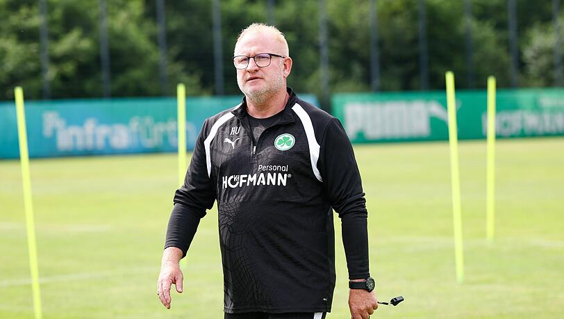 Heiko Vogel geht nach viel Zittern in der Relegation in seine zweite Saison mit der SpVgg Greuther Fürth. (Archivbild) Heiko Vogel geht nach viel Zittern in der Relegation in seine zweite Saison mit der SpVgg Greuther Fürth. (Archivbild)