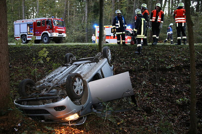 Feuerwehr im Einsatz: Bilder vom Unfallort im Landkreis Mühldorf.