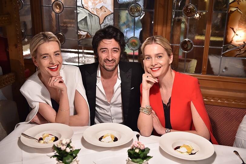 Adrian Can mit Julia und Nina Meise
