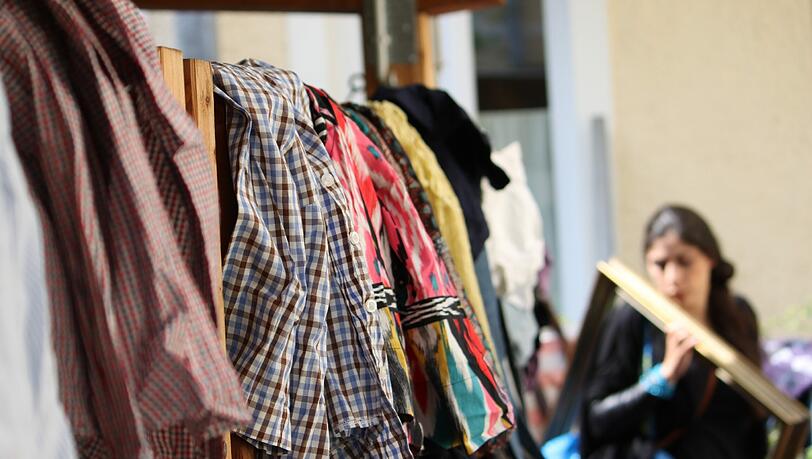 Nicht nur wegen der Jagd nach Second-Hand-Mode sind die Hofflohmärkte in MÜnchen beliebt, auch Essen spiel hier immer eine große Rolle. Nicht nur wegen der Jagd nach Second-Hand-Mode sind die Hofflohmärkte in MÜnchen beliebt, auch Essen spiel hier immer eine große Rolle.