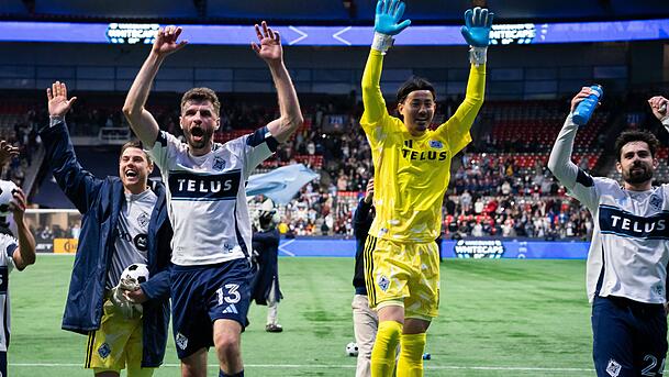 Thomas M&uuml;ller freut sich mit den Team-Kollegen vom FC Vancouver Whitecaps &uuml;ber das gewonnene Spiel am Ostersonntag.