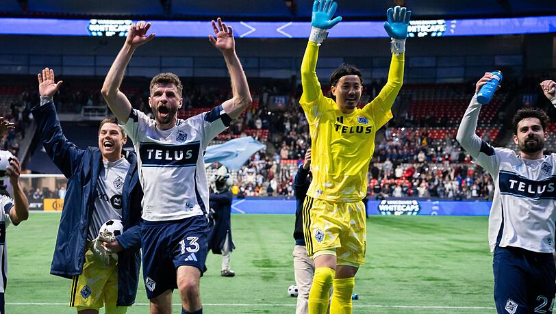 Thomas M&uuml;ller freut sich mit den Team-Kollegen vom FC Vancouver Whitecaps &uuml;ber das gewonnene Spiel am Ostersonntag.