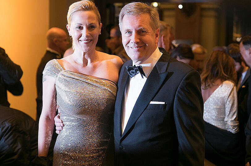 Ex-Bundespräsident Christian Wulff kam mit seiner Bettina.