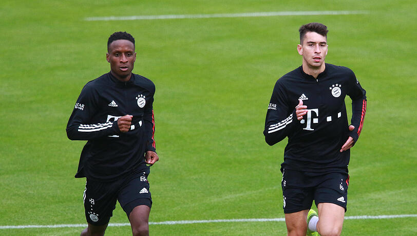 Erste Trainingseinheit als Bayern-Spieler: Bouna Sarr (l.) und Marc Roca am Dienstag.