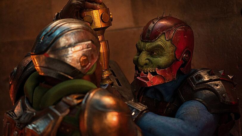 Sam C. Wilson spielt die Rolle des Trap Jaw. Sam C. Wilson spielt die Rolle des Trap Jaw.