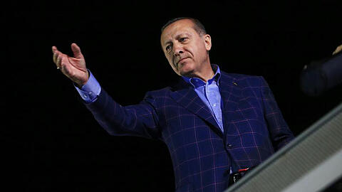Recep Tayyip Erdogan wird bei einem Sonderparteitag wieder zum Vorsitzenden der AKP gewählt.