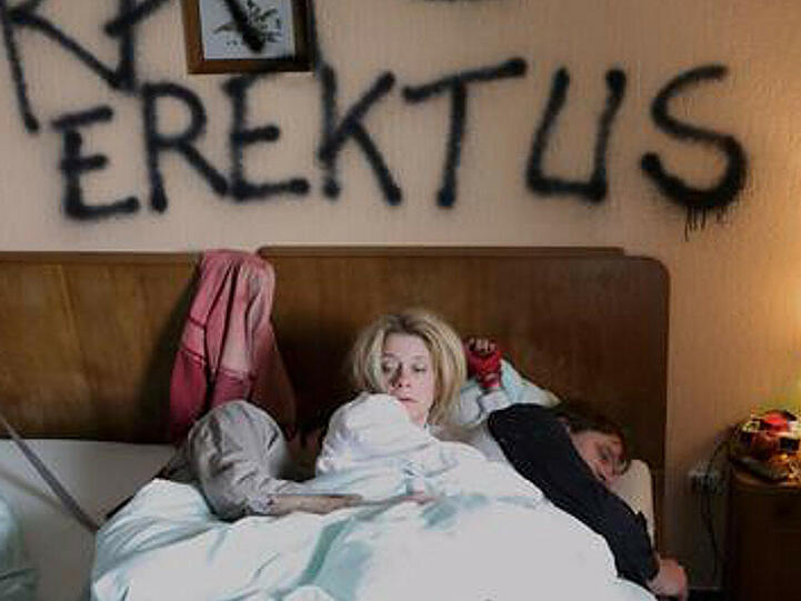 "Mord mit Aussicht": Sophie wacht nach einer wilden Party am nächsten Morgen auf: Filmriss!