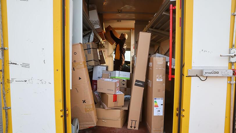 Der Räuber schlug der Paketbotin mit einem Schlüsselbund auf den Kopf (Symbolbild)