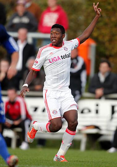 Der FC Bayern besiegt beim Comeback von David Alaba Unterhaching in einem Testspiel mit 2:0. Heynckes lobt den Rückkehrer, mahnt aber zur Geduld. Die Bilder.