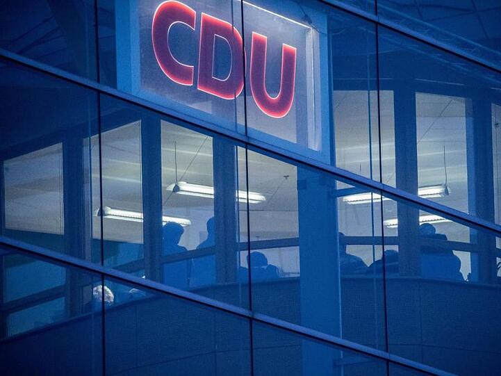 Die CDU will die Voraussetzungen für die Abschiebehaft lockern und mehr Abschiebehaftplätze schaffen.
