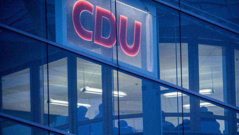 Die CDU will die Voraussetzungen für die Abschiebehaft lockern und mehr Abschiebehaftplätze schaffen. Die CDU will die Voraussetzungen für die Abschiebehaft lockern und mehr Abschiebehaftplätze schaffen.