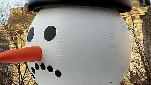 Ein aufblasbarer Schneemann (Symbobild) Ein aufblasbarer Schneemann (Symbobild)