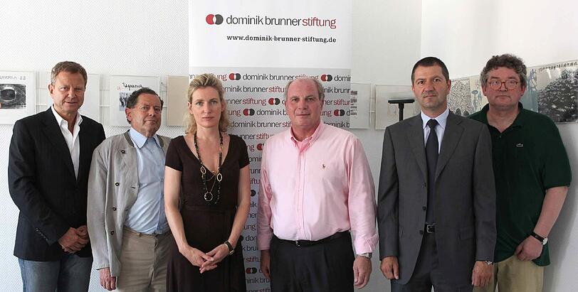 Das Kuratorium der Dominik-Brunner-Stiftung (v. l.): Rüdiger Lange, Franz G. Roeckl, Maria Furtwängler, Vorsitzender Uli Hoeneß, Claus Girnghuber und Harald Bardenhagen. Sie halten ihn für ein "Vorbild" in vielen Bereichen.