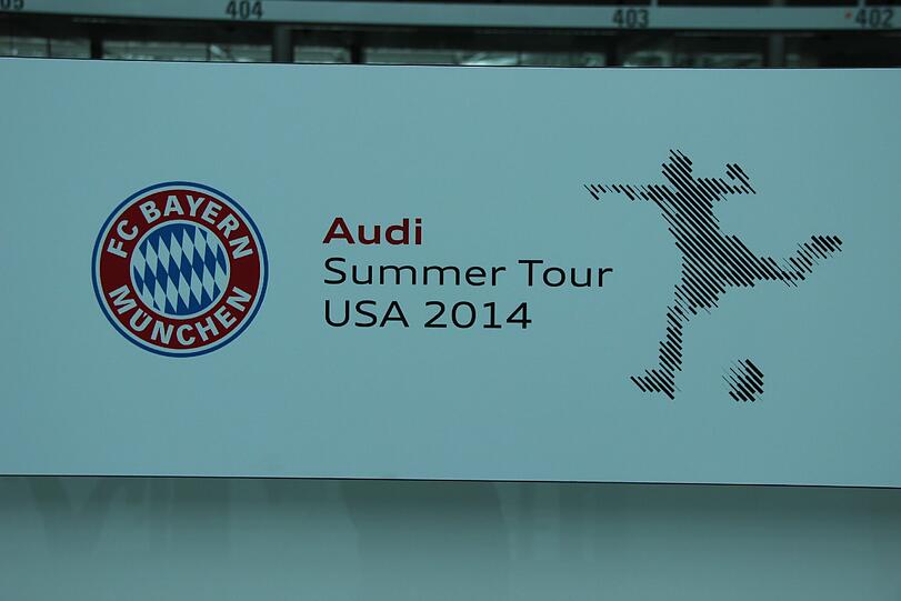 Bilder vom Flughafen München: Der FC Bayern vor dem Abflug in die USA.