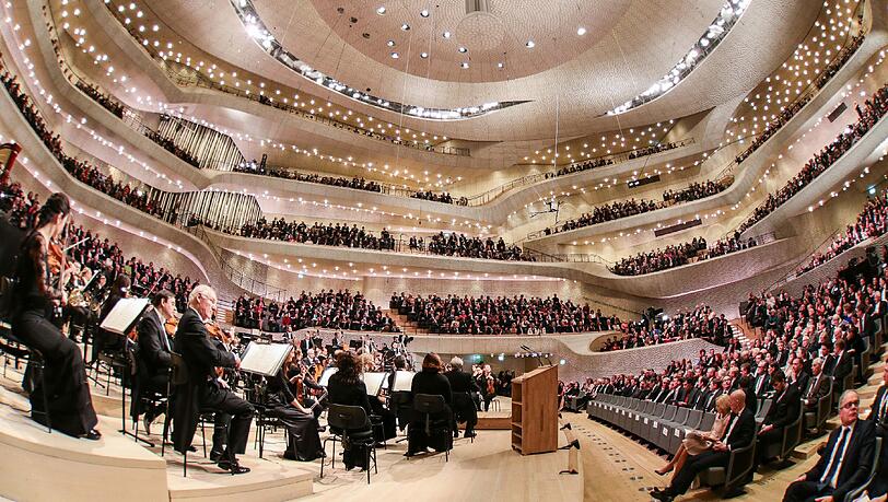 Endlich: Der Konzertsaal der Elbphilharmonie ist eröffnet worden. Endlich: Der Konzertsaal der Elbphilharmonie ist eröffnet worden.
