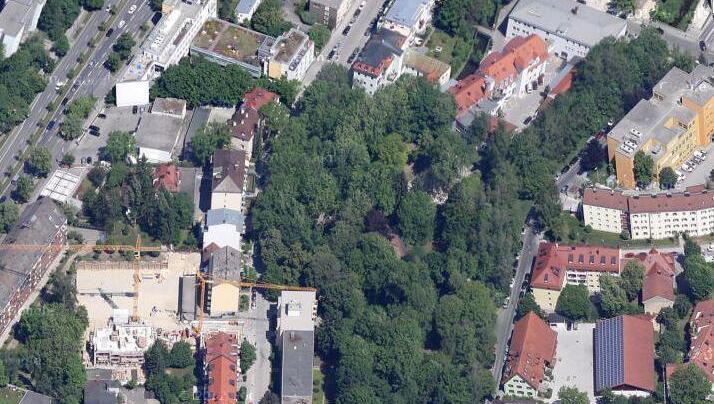 Die Grünanlage an der Manzinger Straße soll neu gestaltet werden. Die Grünanlage an der Manzinger Straße soll neu gestaltet werden.