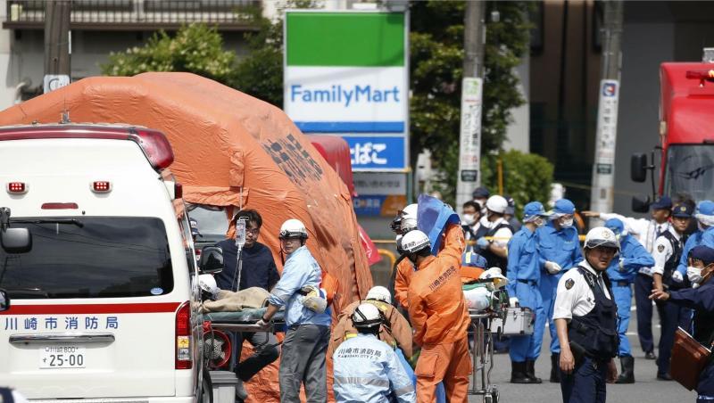 Rettungskräfte am Tatort in Tokio.