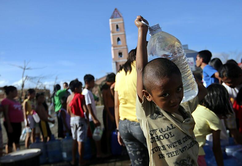 Das Elend auf den Philippinen steigt ins Unermessliche. Jetzt sind auch Hilfsgüter und Ärzte aus Bayern auf dem Weg in die Krisenregion.