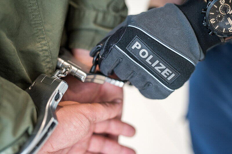Zweimal klickten am Wochenende die Handschellen der Bundespolizei.