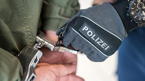 Zweimal klickten am Wochenende die Handschellen der Bundespolizei.