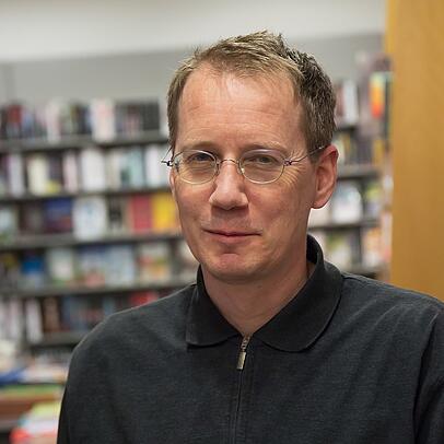 Christoph Poschenrieder wurde 1964 in Boston geboren. Er ist als Journalist und Schriftsteller bekannt geworden - unter anderm durch seinen Roman "Die Welt im Kopf" (2010). Christoph Poschenrieder wurde 1964 in Boston geboren. Er ist als Journalist und Schriftsteller bekannt geworden - unter anderm durch seinen Roman "Die Welt im Kopf" (2010).