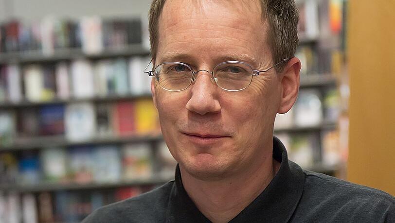 Christoph Poschenrieder wurde 1964 in Boston geboren. Er ist als Journalist und Schriftsteller bekannt geworden - unter anderm durch seinen Roman "Die Welt im Kopf" (2010). Christoph Poschenrieder wurde 1964 in Boston geboren. Er ist als Journalist und Schriftsteller bekannt geworden - unter anderm durch seinen Roman "Die Welt im Kopf" (2010).