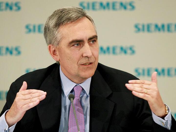Siemens-Chef Löscher stellt klar, dass vom Stellenabbau vor allem die oberste Managementebene betroffen sein wird. (Archivbild)