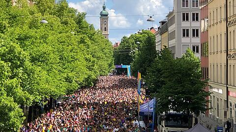 Mehrere Tausend Teilnehmerinnen und Teilnehmer versammeln sich am vergangenen Sonntag zum Giro di Monaco. Start- und Zielpunkt war die Blumenstra&szlig;e.