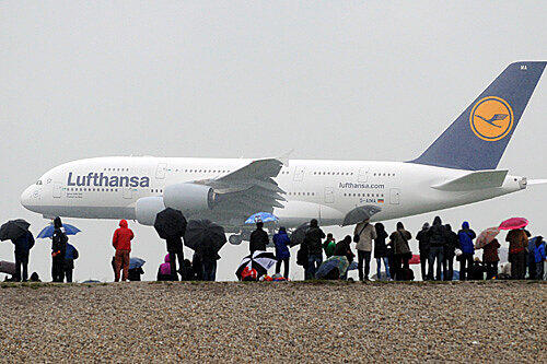 Trotz Schmuddelwetter wollten die Münchner den A380 sehen