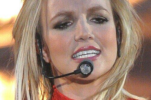 Pop-Sängerin Britney Spears (29) macht auf sexy und verführerisch: Ihr neues, mittlerweile siebtes Studioalbum wird "Femme Fatale" heißen und Mitte März auf den Markt kommen.