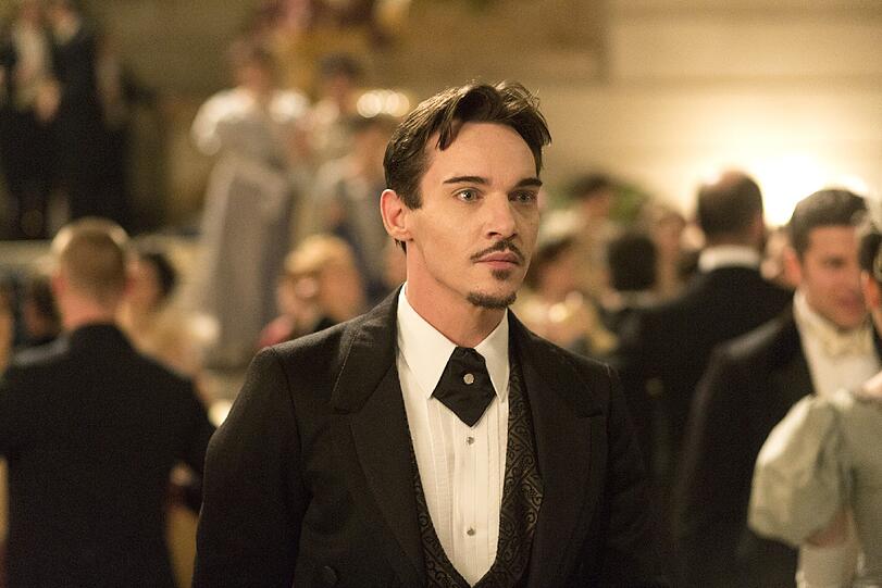 Alexander Grayson (Jonathan Rhys Meyers)