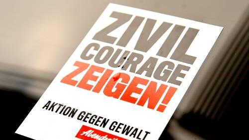 Zivilcourage - das haben sich AZ und Lokalisten auf die Fahnen geschrieben. Am Freitag marschieren sie für Dominik Brunner. Zivilcourage - das haben sich AZ und Lokalisten auf die Fahnen geschrieben. Am Freitag marschieren sie für Dominik Brunner.