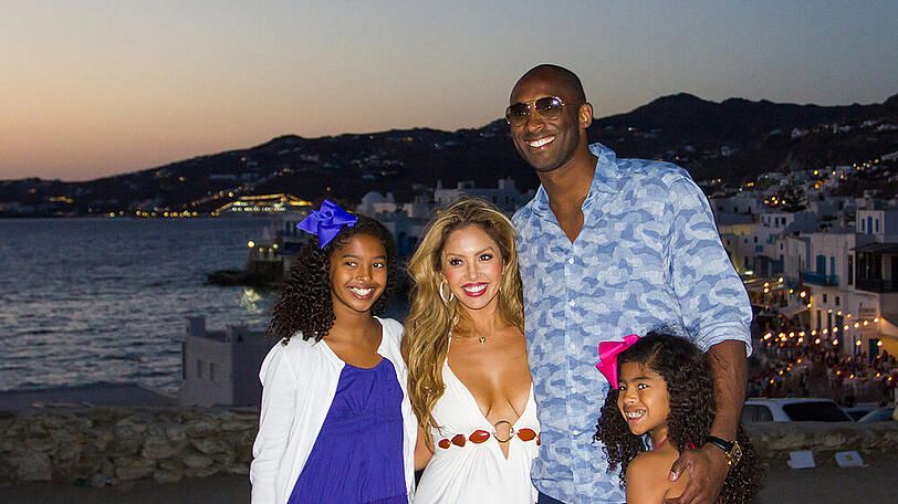 Kobe Bryant mit seiner Frau Vanessa und seinen Töchtern Natalia (l.) und Gianna