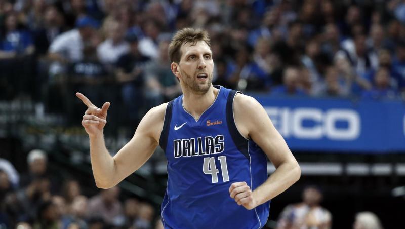 Dirk Nowitzki kritisiert Umgang der Öffentlichkeit mit deutschen Sportidolen. Dirk Nowitzki kritisiert Umgang der Öffentlichkeit mit deutschen Sportidolen.