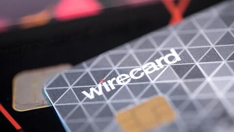 Eine Kreditkarte des Bezahldienstleister Wirecard in einem Showroom des Unternehmens.