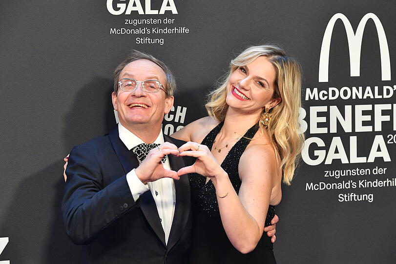 Wigald Boning und Freundin Teresa Tieschky kamen ebenfalls zur "McDonald's"-Benefizgala. Wigald Boning und Freundin Teresa Tieschky kamen ebenfalls zur "McDonald's"-Benefizgala.