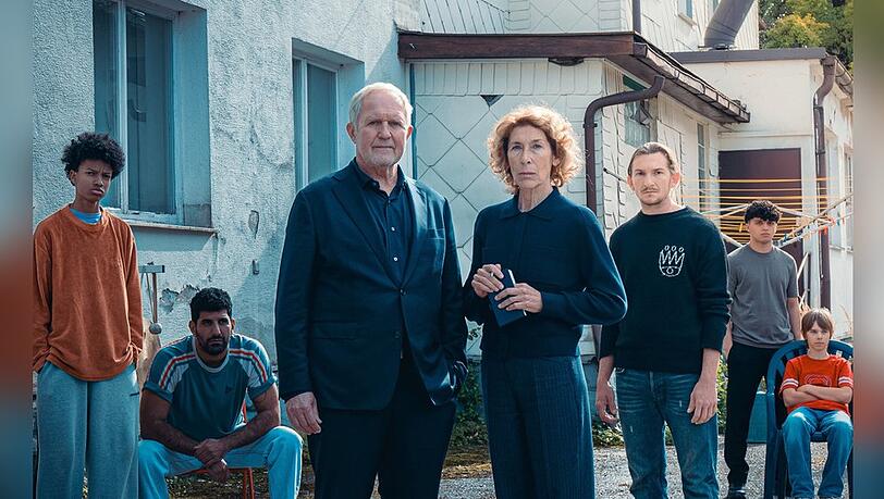 "Tatort: Gegen die Zeit": Moritz Eisner (l.) und Bibi Fellner Adele Neuhauser ermitteln in der Wohngemeinschaft "Sonnenhof".