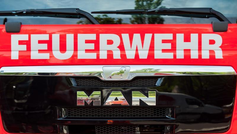 Ein Blick auf die Front eines Einsatzfahrzeugs der Feuerwehr. Foto: Hauke-Christian Dittrich/Archivbild Ein Blick auf die Front eines Einsatzfahrzeugs der Feuerwehr. Foto: Hauke-Christian Dittrich/Archivbild