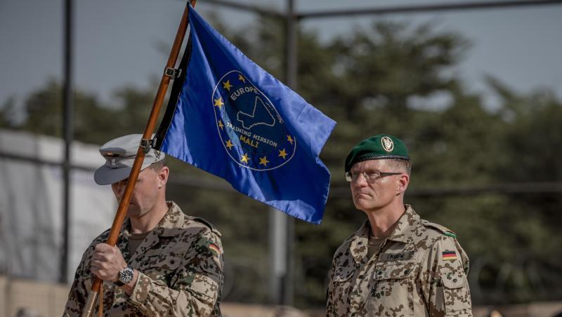 Das Archivbild zeigt Bundeswehrangehörige in Bamako im Jahr 2018 bei der Kommandoübernahme der EU-Mission. Das Archivbild zeigt Bundeswehrangehörige in Bamako im Jahr 2018 bei der Kommandoübernahme der EU-Mission.