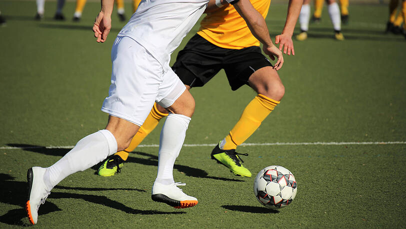 Homosexualität ist im Profi-Fußball noch immer ein Tabu. Die Initiative eines Ex-Spielers soll das nun ändern.
