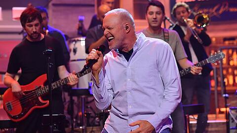 Stefan Raab brachte in der Premierenausgabe von "Du gewinnst hier nicht die Million bei Stefan Raab" auch einige musikalische Einlagen.