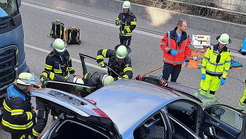 Der 43-jährige Peugeot-Fahrer klagte über Verletzungen an der Halswirbelsäule.