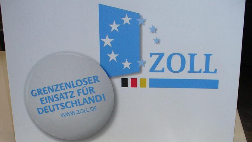 Zwei Tüten mit rund einem Kilogramm Crystal Meth fanden die Fahnder unter dem Beifahrersitz des Lieferwagens. Zwei Tüten mit rund einem Kilogramm Crystal Meth fanden die Fahnder unter dem Beifahrersitz des Lieferwagens.